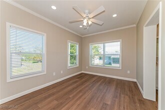 217 Santurce Ave in North Port, FL - Foto de edificio - Building Photo