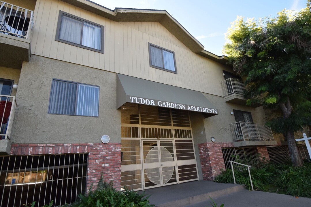 15128 Burbank Blvd, Unit 28-108 in Los Angeles, CA - Building Photo