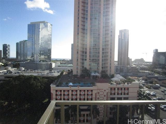 property at 818 S King St