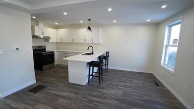 246 Forest Ave in Hamilton, ON - Building Photo - Building Photo