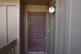 5407 Pine Creek Dr in Orlando, FL - Building Photo