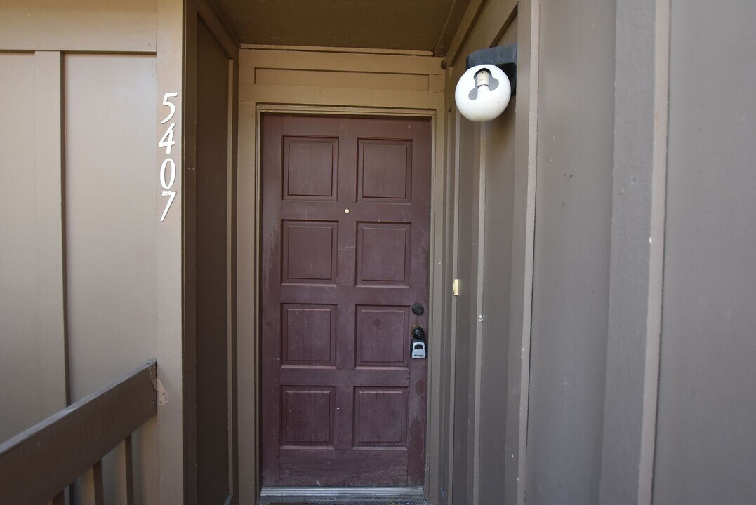5407 Pine Creek Dr in Orlando, FL - Building Photo
