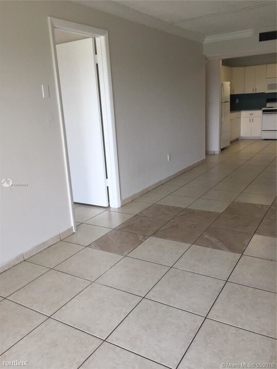 1480 W 46th St in Hialeah, FL - Building Photo