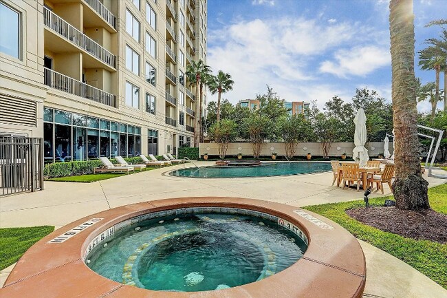 3333 Allen Pkwy in Houston, TX - Foto de edificio - Building Photo