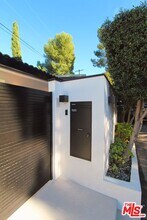 7353 Pyramid Pl in Los Angeles, CA - Building Photo - Building Photo