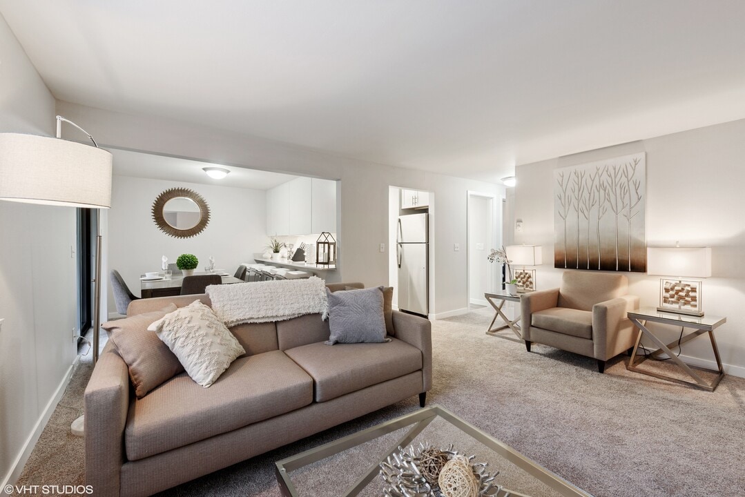 Cedar Heights Apartments in Kirkland, WA - Building Photo