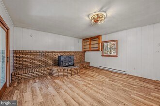 438 Gloyd Ln in Great Cacapon, WV - Building Photo - Building Photo