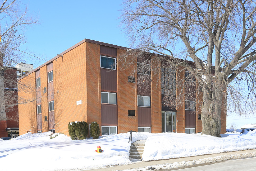 96 Duke St W in Kitchener, ON - Building Photo