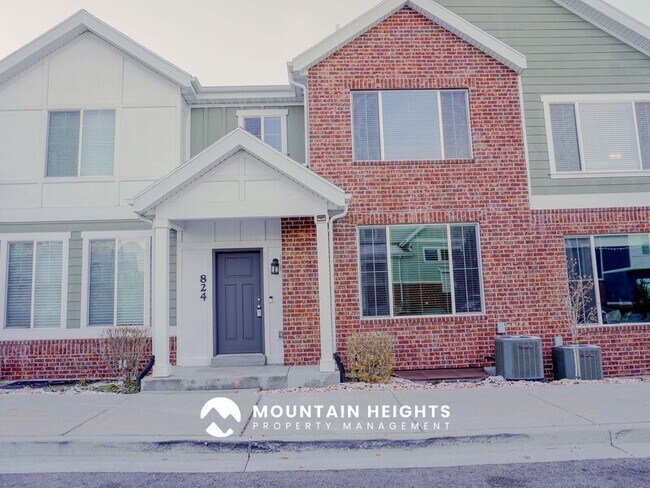 824 Newfield Dr in Sandy, UT - Building Photo - Building Photo