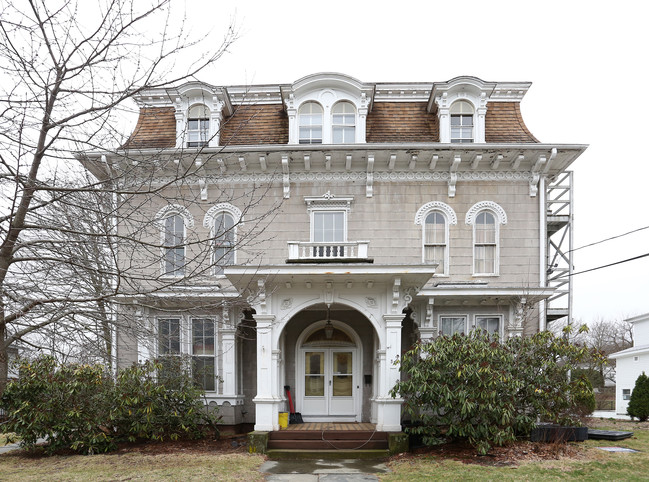 57 Broad St in Norwich, CT - Building Photo - Building Photo