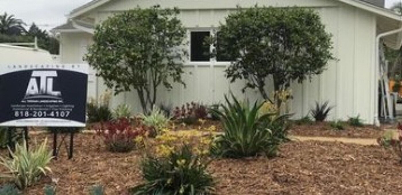 22134 Costanso St in Los Angeles, CA - Building Photo