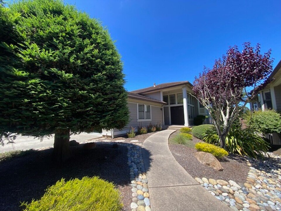 3008 Ransford Cir in Pacific Grove, CA - Building Photo