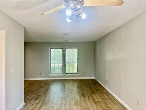 15 Sandpebble Dr in The Woodlands, TX - Building Photo - Building Photo