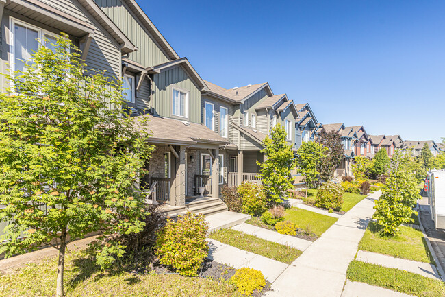 1044 Graydon Hill Blvd SW in Edmonton, AB - Building Photo - Primary Photo