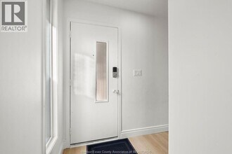 1497 Bayswater Crescent in Windsor, ON - Building Photo - Building Photo