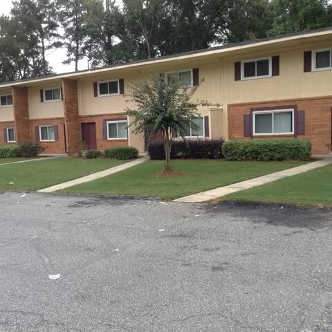 106 Wellborn Rd in Warner Robins, GA - Foto de edificio - Building Photo