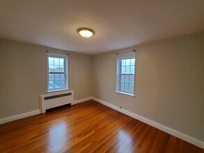 16 Ware St, Unit 42 in Cambridge, MA - Foto de edificio - Building Photo