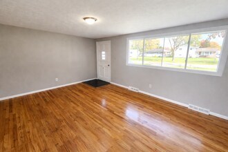 19700 Newton Ave in Euclid, OH - Building Photo - Building Photo