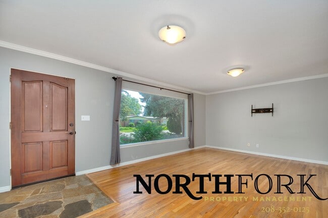 6431 Robertson Dr in Boise, ID - Foto de edificio - Building Photo