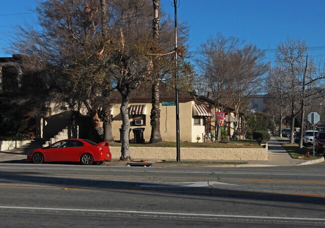 1207 N Parish Pl in Burbank, CA - Foto de edificio - Building Photo