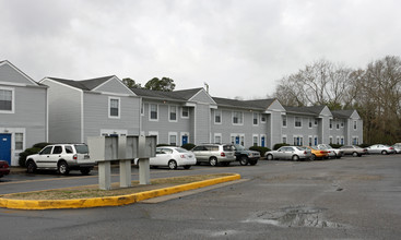 Elkhart Apartments in Chesapeake, VA - Building Photo - Building Photo