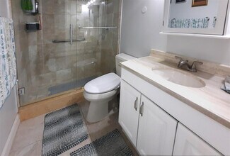 291 S Hollybrook Dr in Pembroke Pines, FL - Building Photo - Building Photo