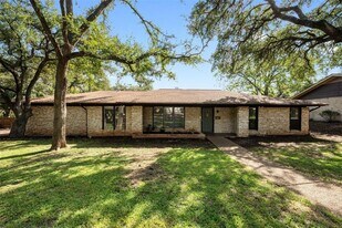 7007 Edgefield Dr in Austin, TX - Building Photo