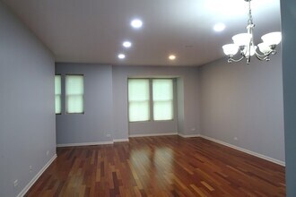 2203 S Crambourne Way in Arlington Heights, IL - Building Photo - Building Photo