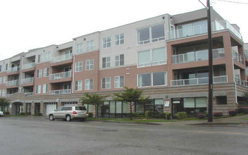 Pacific Palisades Condominiums in Seattle, WA - Building Photo - Building Photo