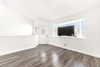 816 N Inglewood Ave in Inglewood, CA - Building Photo - Building Photo