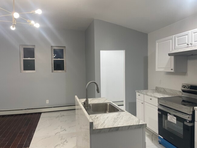 12 S Lake Ave, Unit Unit-3 in Albany, NY - Building Photo - Building Photo