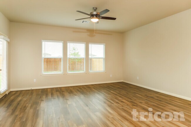 5532 Shasta Pl, Unit W107 in Saint Hedwig, TX - Foto de edificio - Building Photo