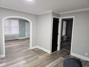 11 Willow Ave, Unit 1st Floor in Cortland, NY - Foto de edificio - Building Photo