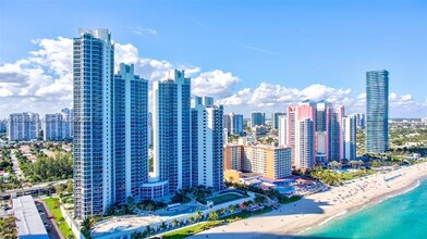 19111 Collins Ave, Unit 1705 in Sunny Isles Beach, FL - Building Photo - Building Photo