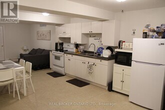 18 Tracie Ct in Vaughan, ON - Building Photo - Building Photo