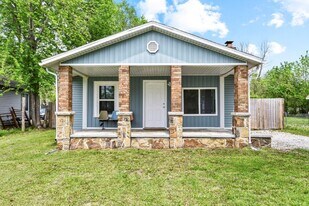 1711 W Florida St in Springfield, MO - Building Photo