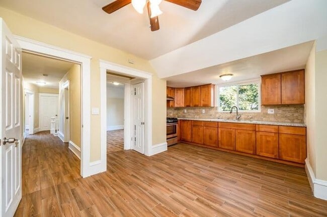 312 W Main St, Unit 2 in Turlock, CA - Building Photo - Building Photo