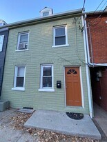 323 W Walnut St in Lancaster, PA - Building Photo