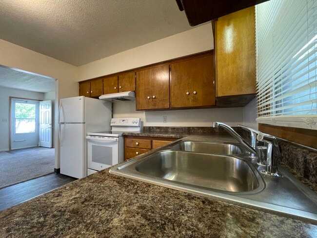 property at 2220 Chanticleer St
