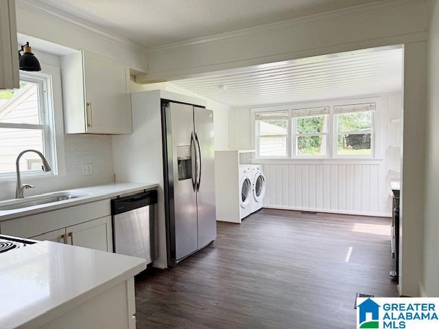 property at 2124 Lester Ln