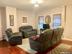 1908 Stratfield Rd in Fairfield, CT - Building Photo - Building Photo