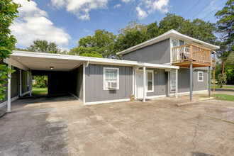 7810 Oakridge Dr in Hitchcock, TX - Building Photo - Building Photo