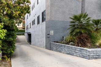 121 S Palm Dr in Beverly Hills, CA - Building Photo - Other