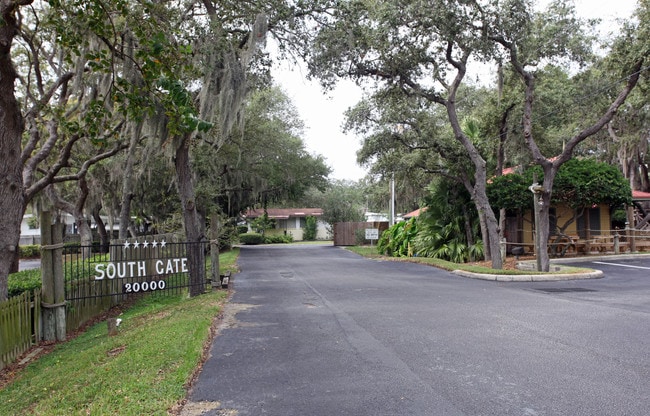 20000 US Highway 19 N in Clearwater, FL - Foto de edificio - Building Photo