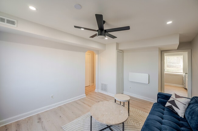 5033 Hanna Pl SE in Washington, DC - Building Photo - Building Photo