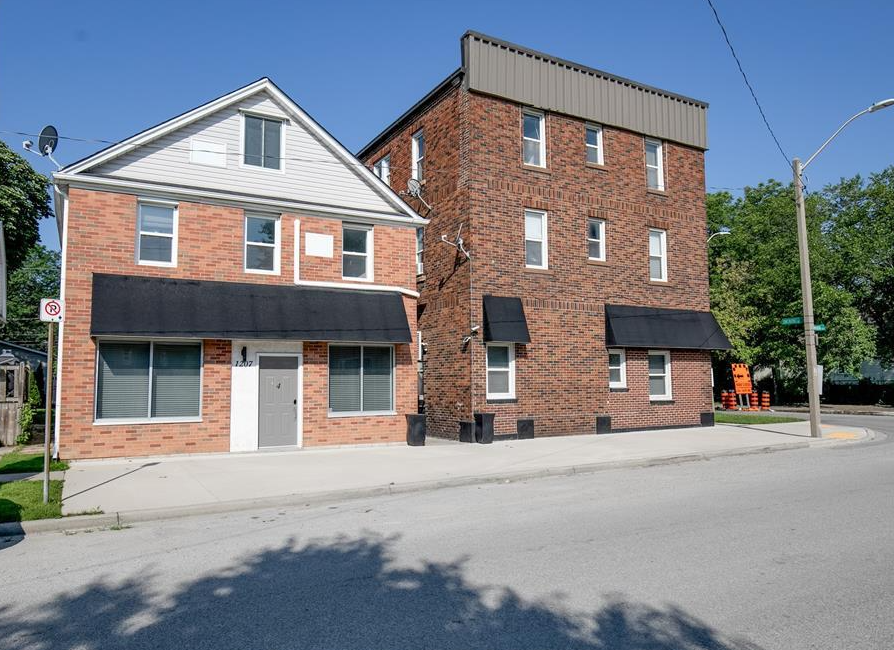 1207 Monmouth Rd in Windsor, ON - Building Photo