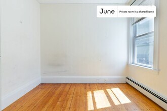 Room in Shared 4 bed/1.5 bath home in Boston, MA - Building Photo - Building Photo