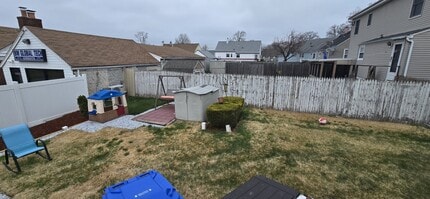 35 Universal Ave in Woodbridge Township, NJ - Building Photo - Building Photo