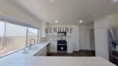 22606 Rockford Dr in Lake Forest, CA - Building Photo - Building Photo