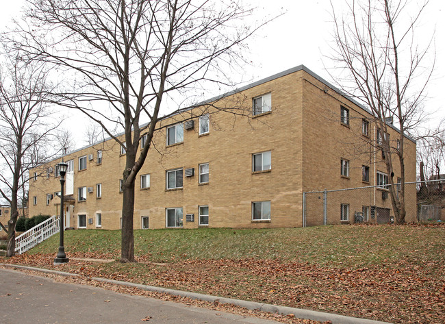 1034 Suburban Ave in St. Paul, MN - Foto de edificio - Building Photo